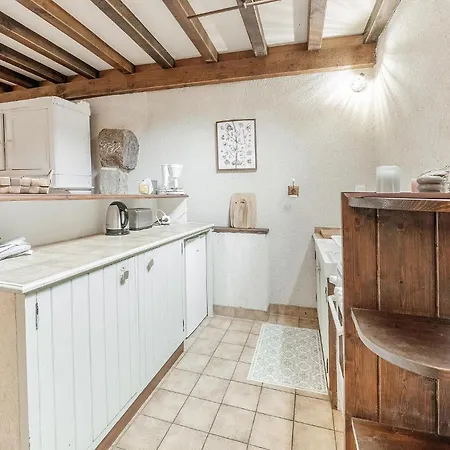Lovely In Tremblay With Kitchen Feriehus Les Portes du Coglais